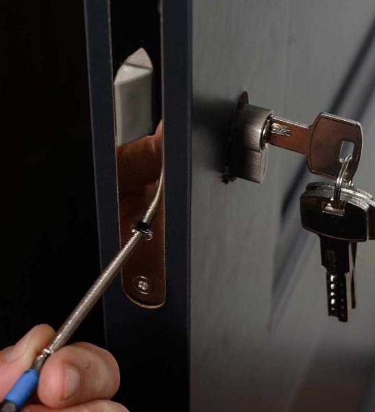 Porte claquéepour ouverture de porte